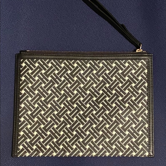 Cole Haan wristlet - Picture 2 of 4